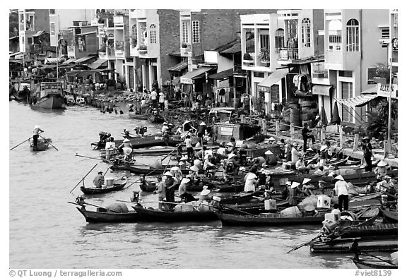 Busy waterfront at Phung Hiep. Can Tho, Vietnam (black and white)