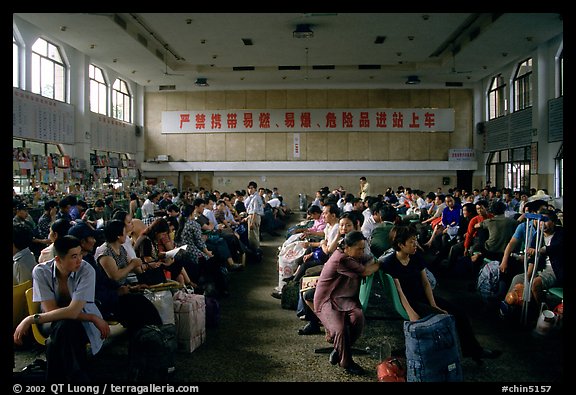 Waiting at the Panzhihua (Jingjiang) train station.  (color)