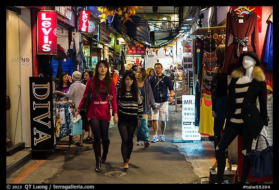 Women shopping in Shilin Night Market. Taipei, Taiwan (color)