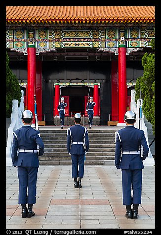 Changing of the honor guard, Martyrs Shrine. Taipei, Taiwan