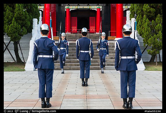 Changing of the guard ritual, Martyrs Shrine. Taipei, Taiwan