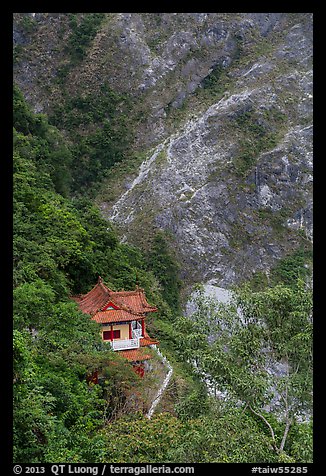 Cliffside temple, Taroko Gorge. Taroko National Park, Taiwan