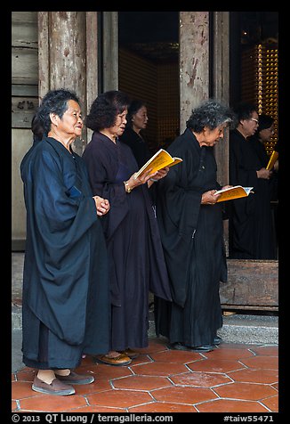 Women during buddhist ceremony, Longshan Temple. Lukang, Taiwan (color)