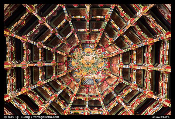 Plafond ceiling detail, Longshan Temple. Lukang, Taiwan