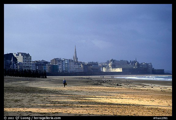 Beach and old town, Saint Malo. Brittany, France