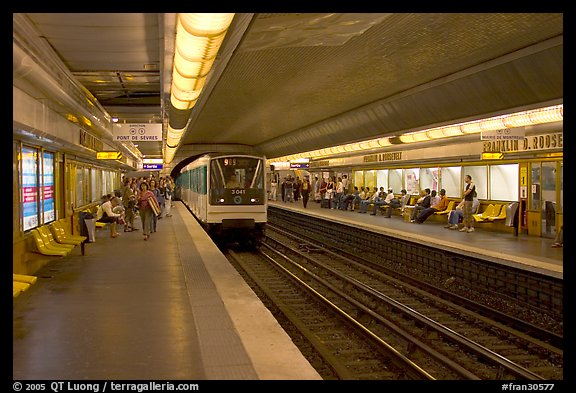 Franklin Roosevelt subway station. Paris, France (color)