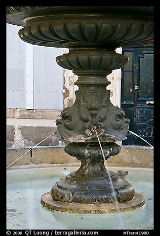 Fountain, old town. Aix-en-Provence, France (color)