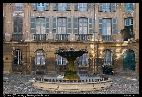 Fountain in courtyard. Aix-en-Provence, France (color)