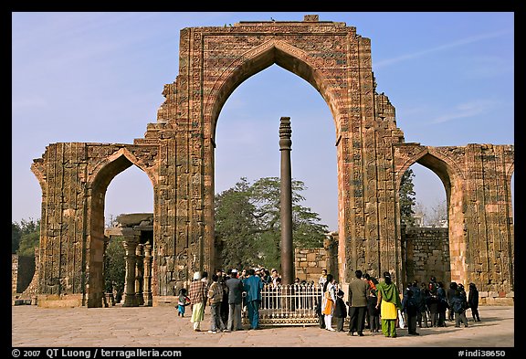 Iron pillar, and ruined mosque arch, Qutb complex. New Delhi, India