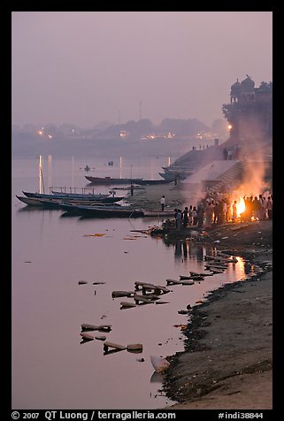 Cremation at Harishchandra Ghat at sunset. Varanasi, Uttar Pradesh, India