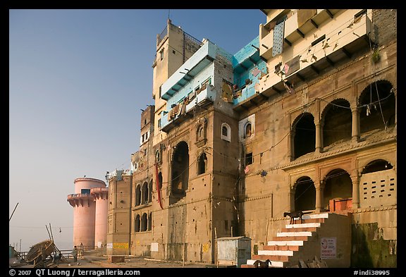 Building near Manikarnika Ghat. Varanasi, Uttar Pradesh, India (color)