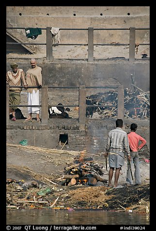 Men attending to cremation, Manikarnika Ghat. Varanasi, Uttar Pradesh, India (color)