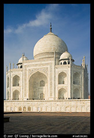 Tomb, Taj Mahal. Agra, Uttar Pradesh, India (color)