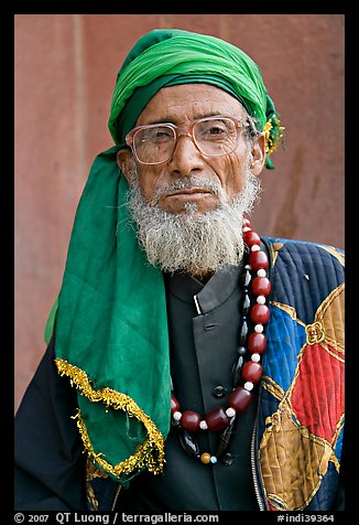 Elderly bespectacled man. Fatehpur Sikri, Uttar Pradesh, India (color)