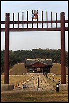 Hongsalmun gate, Sindo and Eodo stone-covered paths (Chamdo), Jongneung. Seoul, South Korea ( color)