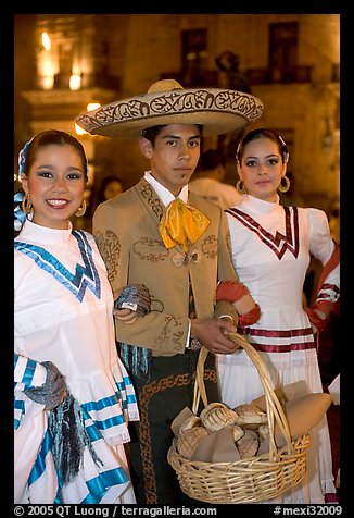 Man with sombrero hat surrounded by  two women. Guadalajara, Jalisco, Mexico (color)