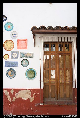 Wall decorated with colorful ceramic pieces, Tlaquepaque. Jalisco, Mexico (color)