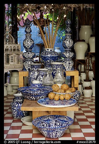 Ceramic pieces for sale in a gallery, Tlaquepaque. Jalisco, Mexico
