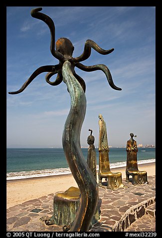 Sculpture on Circle of the Sea next to the beach, Puerto Vallarta, Jalisco. Jalisco, Mexico