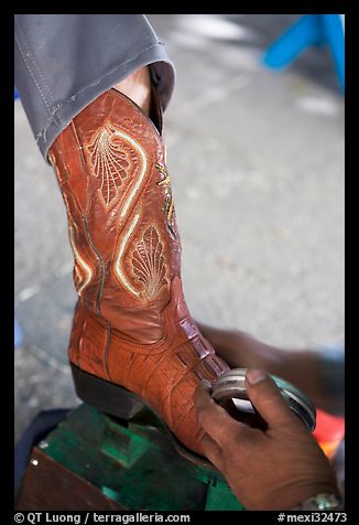 Mexican boot being polished. Guanajuato, Mexico (color)