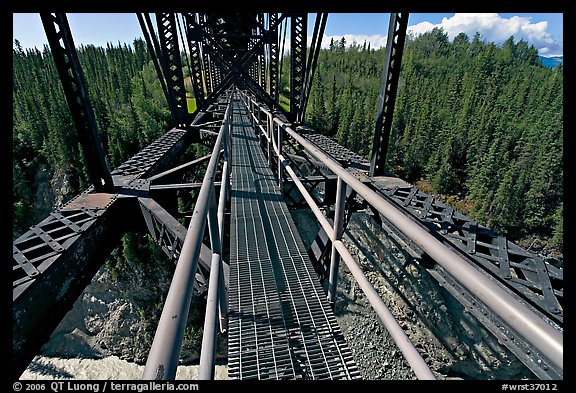 Canyon and river from the Kuskulana bridge. Wrangell-St Elias National Park (color)