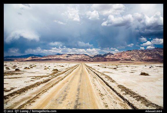 West Side Road. Death Valley National Park (color)