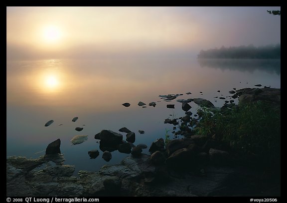 Rocky shoreline, Sunrise and morning fog, Kabetogama Lake. Voyageurs National Park, Minnesota, USA.