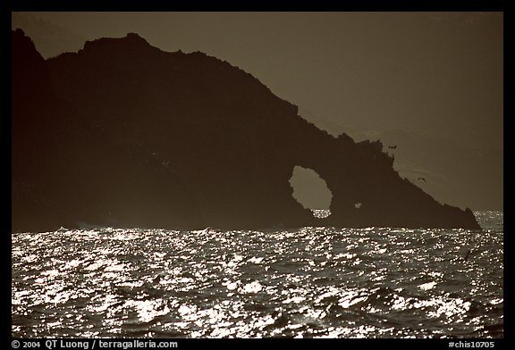 Sea arch, Santa Cruz Island. Channel Islands National Park, California, USA.