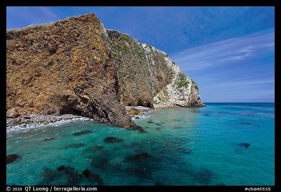 Turquoise waters with kelp, Scorpion Anchorage, Santa Cruz Island. Channel Islands National Park, California, USA.