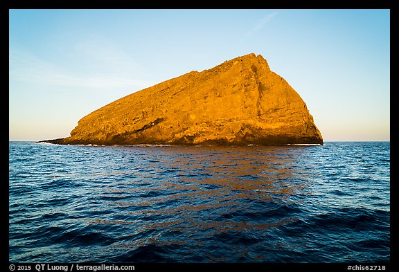 Sutil Island. Channel Islands National Park (color)