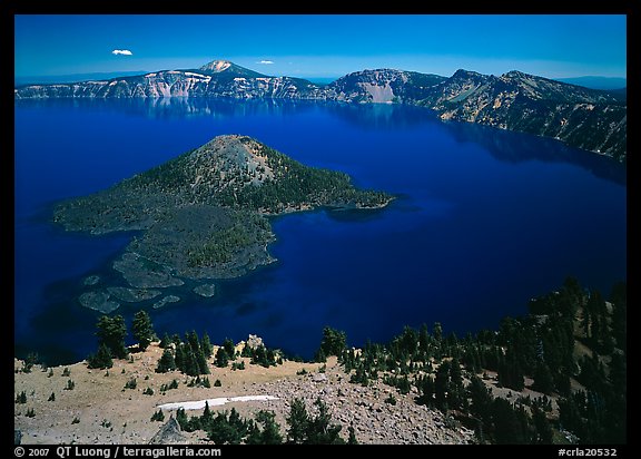 Lake and Wizard Island. Crater Lake National Park (color)