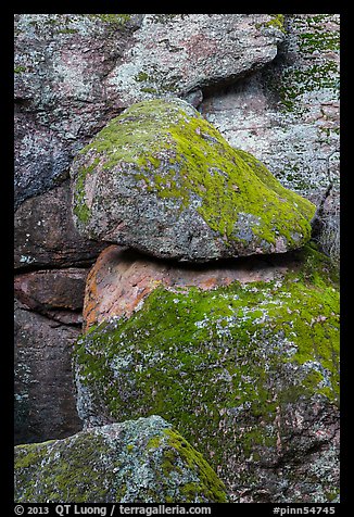 Jumble of boulders, Bear Gulch. Pinnacles National Park, California, USA.