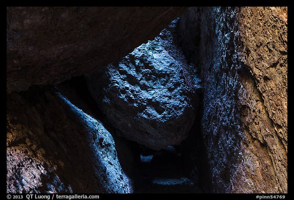 Dark passage with wedged boulder, Balconies Cave. Pinnacles National Park, California, USA.