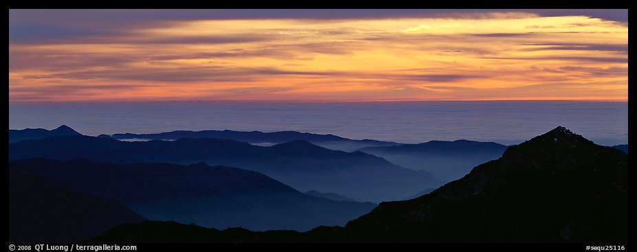 Ridges and sea of clouds. Sequoia National Park (color)