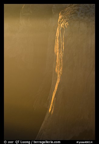Last sunrays outline  Nose of El Capitain. Yosemite National Park (color)