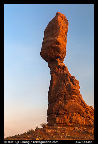 Balanced Rock (size of three school busses). Arches National Park, Utah, USA.