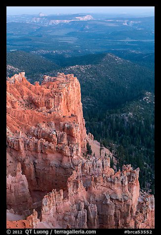 Rock formations and forest near Yovimpa Point. Bryce Canyon National Park, Utah, USA.