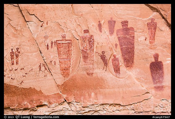 Life-sized anthropomorphic images, the Great Gallery, Horseshoe Canyon. Canyonlands National Park, Utah, USA.