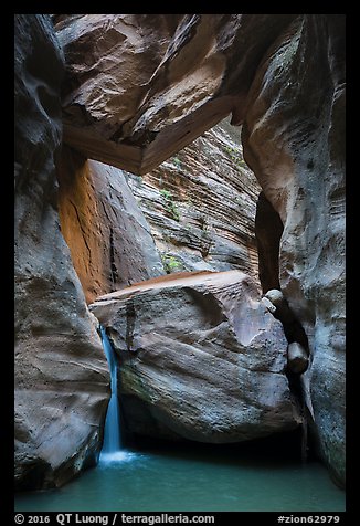 Large boulder creating waterfall with Guillotine boulder above, Orderville Canyon. Zion National Park (color)