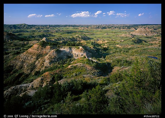 Painted Canyon, late afternoon. Theodore Roosevelt National Park, North Dakota, USA.