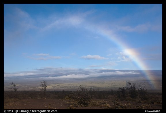 Rainbow and Mauna Loa. Hawaii Volcanoes National Park, Hawaii, USA.