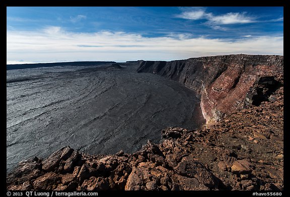 Mokuaweoweo caldera from Mauna Loa secondary summit rim. Hawaii Volcanoes National Park (color)