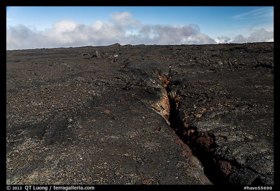 Lava fissure, Mauna Loa North Pit. Hawaii Volcanoes National Park (color)
