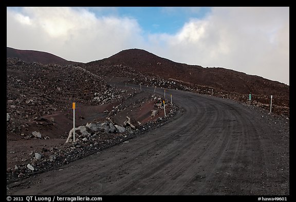 Unpaved road and volcanic landscape. Mauna Kea, Big Island, Hawaii, USA