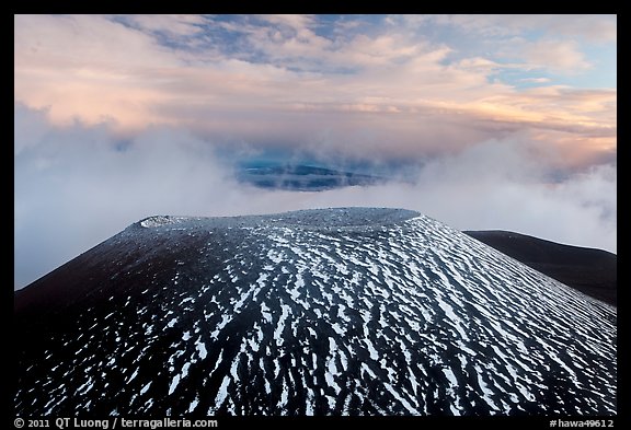 Cinder cone and sea of clouds at sunset. Mauna Kea, Big Island, Hawaii, USA (color)