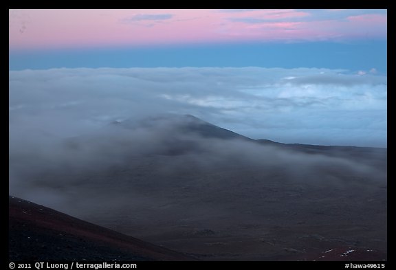 Sea of clouds and earth shadow. Mauna Kea, Big Island, Hawaii, USA (color)