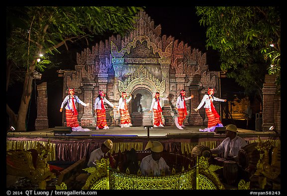Traditional dance and musical performance. Bagan, Myanmar (color)