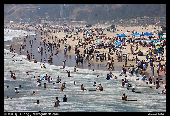 Throng of beachgoers, Santa Monica Beach. Santa Monica, Los Angeles, California, USA