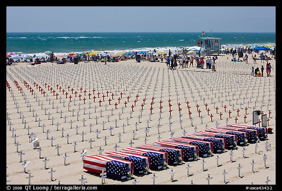 Arlington West Iraq war memorial, Santa Monica beach. Santa Monica, Los Angeles, California, USA