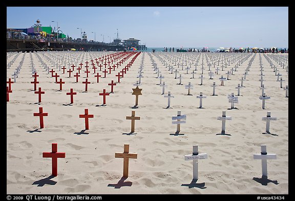 Memorial to fallen soldiers and Santa Monica Pier. Santa Monica, Los Angeles, California, USA